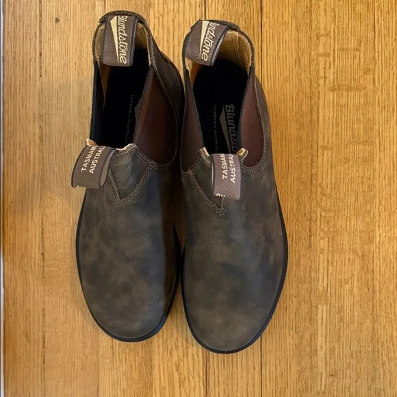 Blundstone Rustic Brown Chelsea Boots - Picture 2 of 6